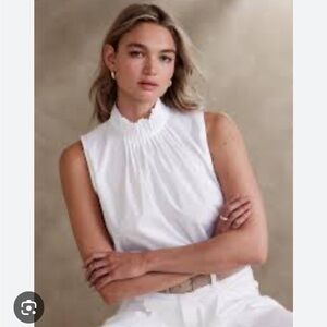 BR Pleat Mock Neck Top Sz M